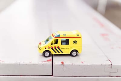 sykehusbarn, ambulanse, vel heim, helse vest